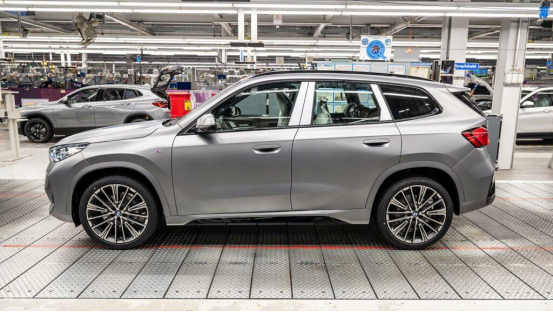 运动感提升 全新宝马x1海外实车图曝光 新浪汽车 运动感提升 全新宝马x1海外实车图曝光 新浪汽车