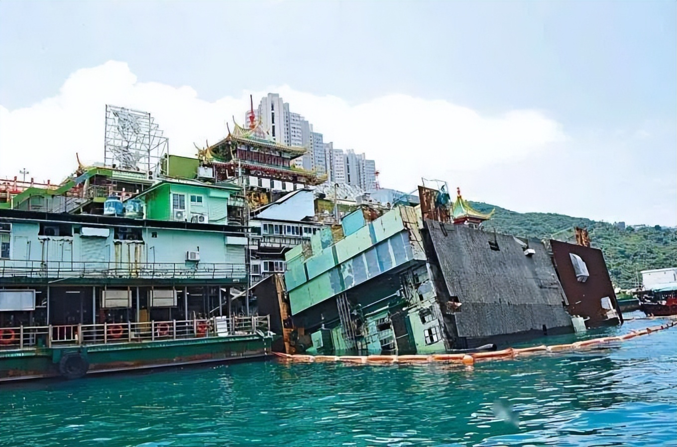 惋惜!一代旅游地标落幕,香港珍宝海鲜舫即将离港转移至东南亚__财经头条