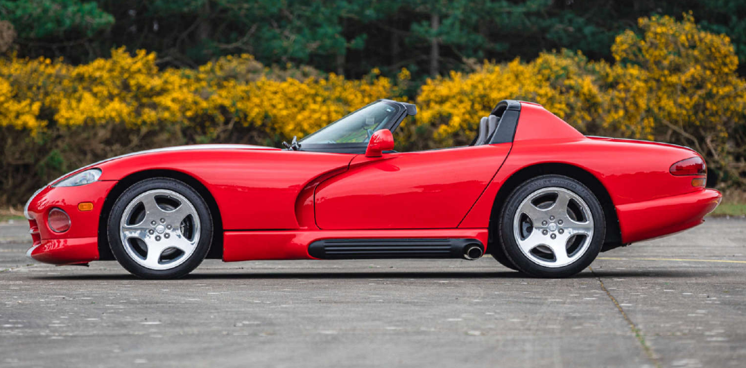 该车采用钢管焊接车架,前置后驱布局,配备前后双叉臂独立悬架,通风