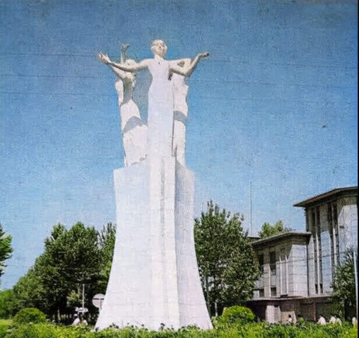老照片:80年代的河北邢台,电报大楼,三女雕塑,达活泉,清风楼__财经