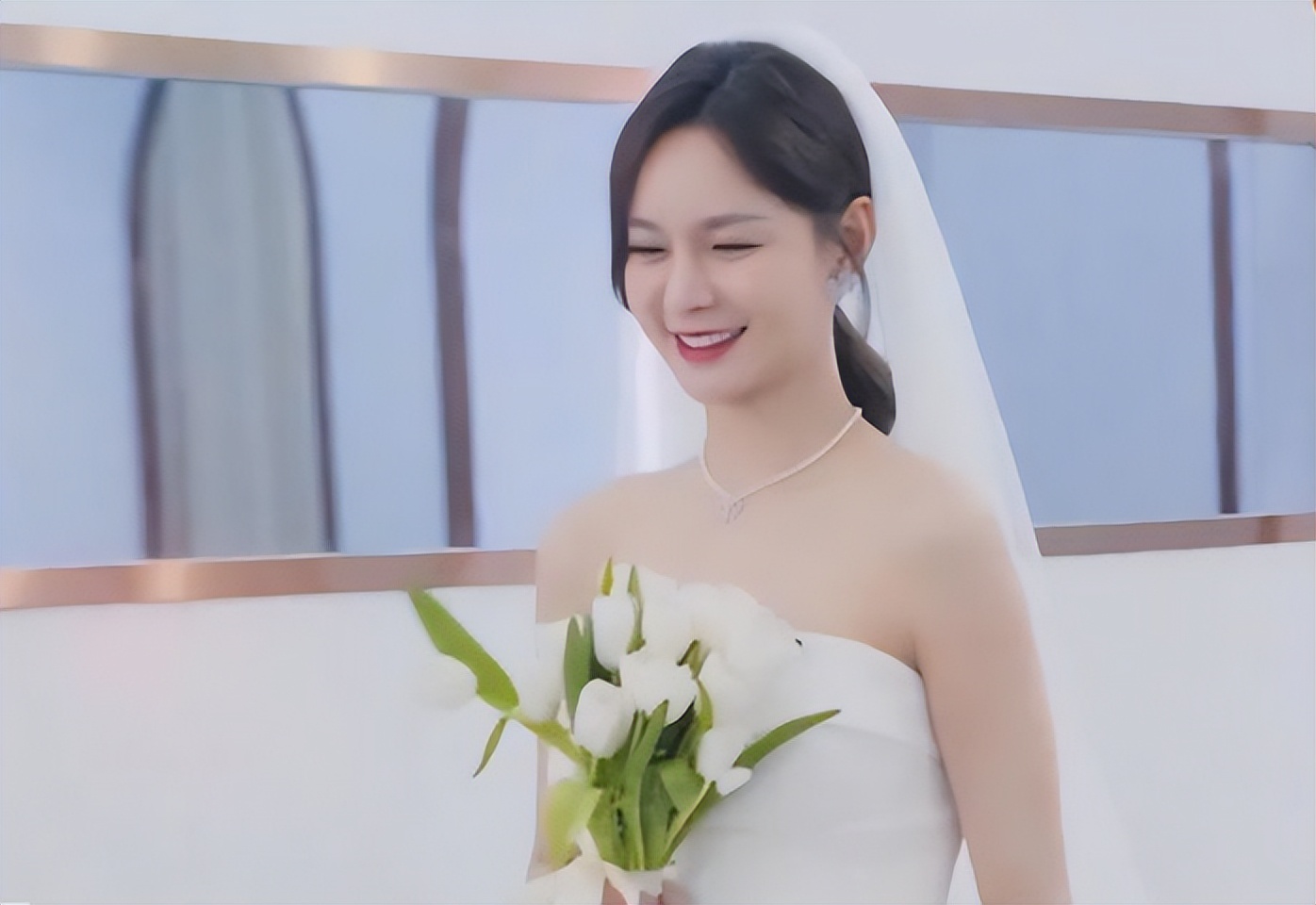 沈梦辰为父母补婚纱照60岁妈妈气质出众珊瑚婚是女儿的榜样