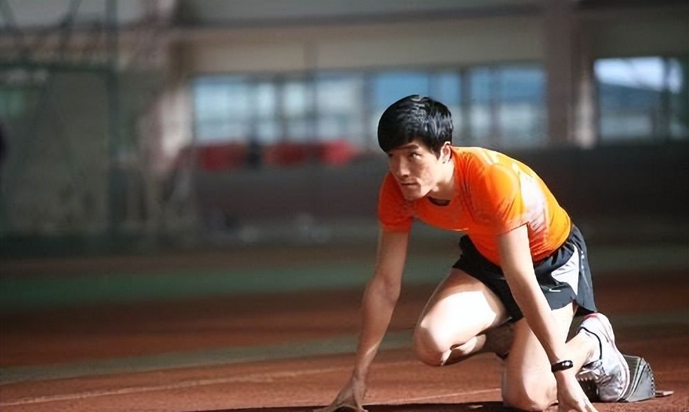 戏剧性,橄榄球运动员打破刘翔保持了15年的110米跨栏纪录|跨栏|刘翔