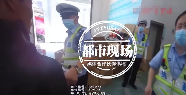 女子被撞倒地不起，肇事者还“当”没事离开休闲区蓝鸢梦想 - Www.slyday.coM