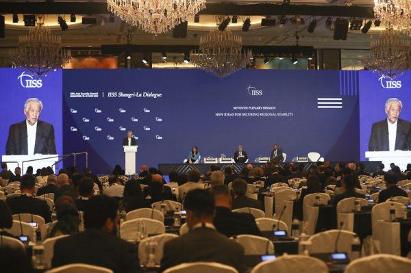 外媒翻译同志们辛苦了 普通人如何现场看阅兵