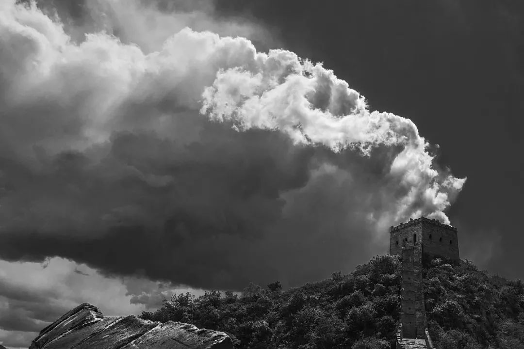 90后小伙蹲守长城7年，拍下50万张绝美照片，央视都忍不住盛赞：原来我们的长城这么美！休闲区蓝鸢梦想 - Www.slyday.coM