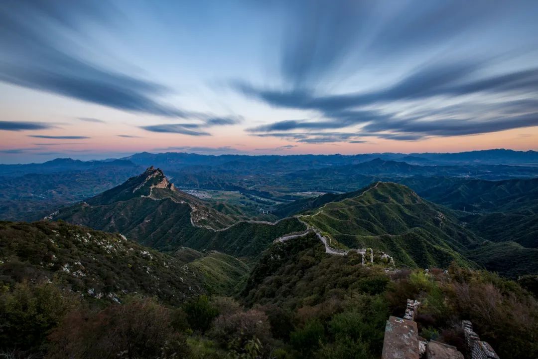 90后小伙蹲守长城7年，拍下50万张绝美照片，央视都忍不住盛赞：原来我们的长城这么美！休闲区蓝鸢梦想 - Www.slyday.coM