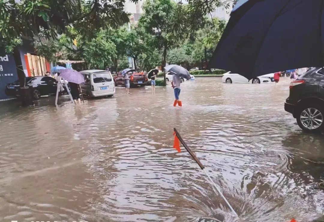 6月11日广东省阳江市出现暴雨天气 