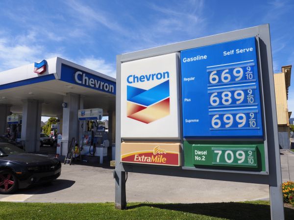 美国加州阿拉梅达的一处雪佛龙加油站(欧洲新闻图片社)特别声明:以上