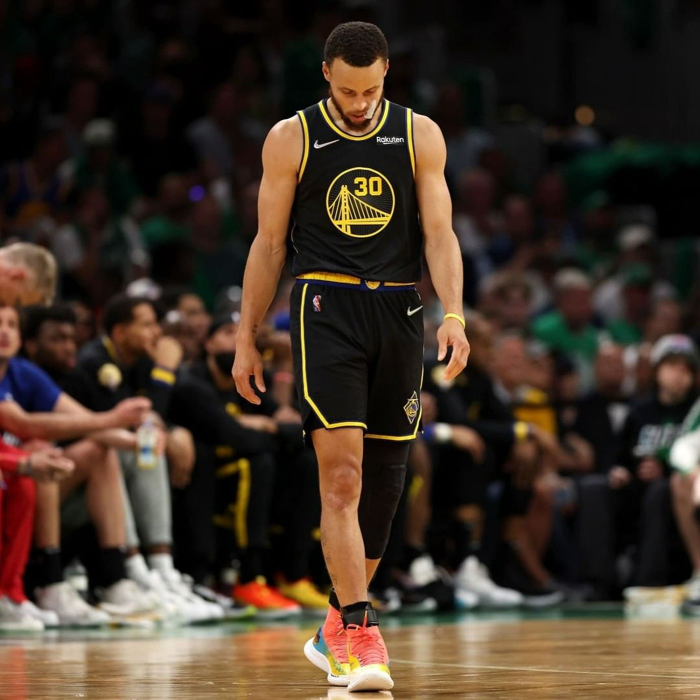  库里今天穿的什么鞋_库里今天穿的什么鞋424