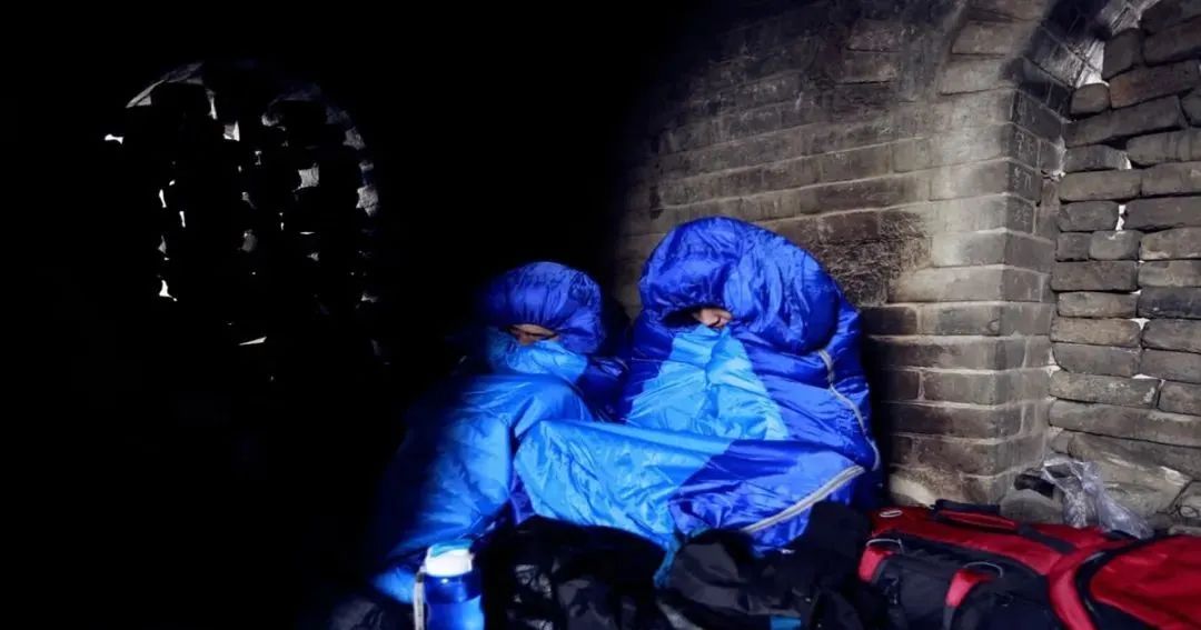 90后小伙蹲守长城7年，拍下50万张绝美照片，央视都忍不住盛赞：原来我们的长城这么美！休闲区蓝鸢梦想 - Www.slyday.coM