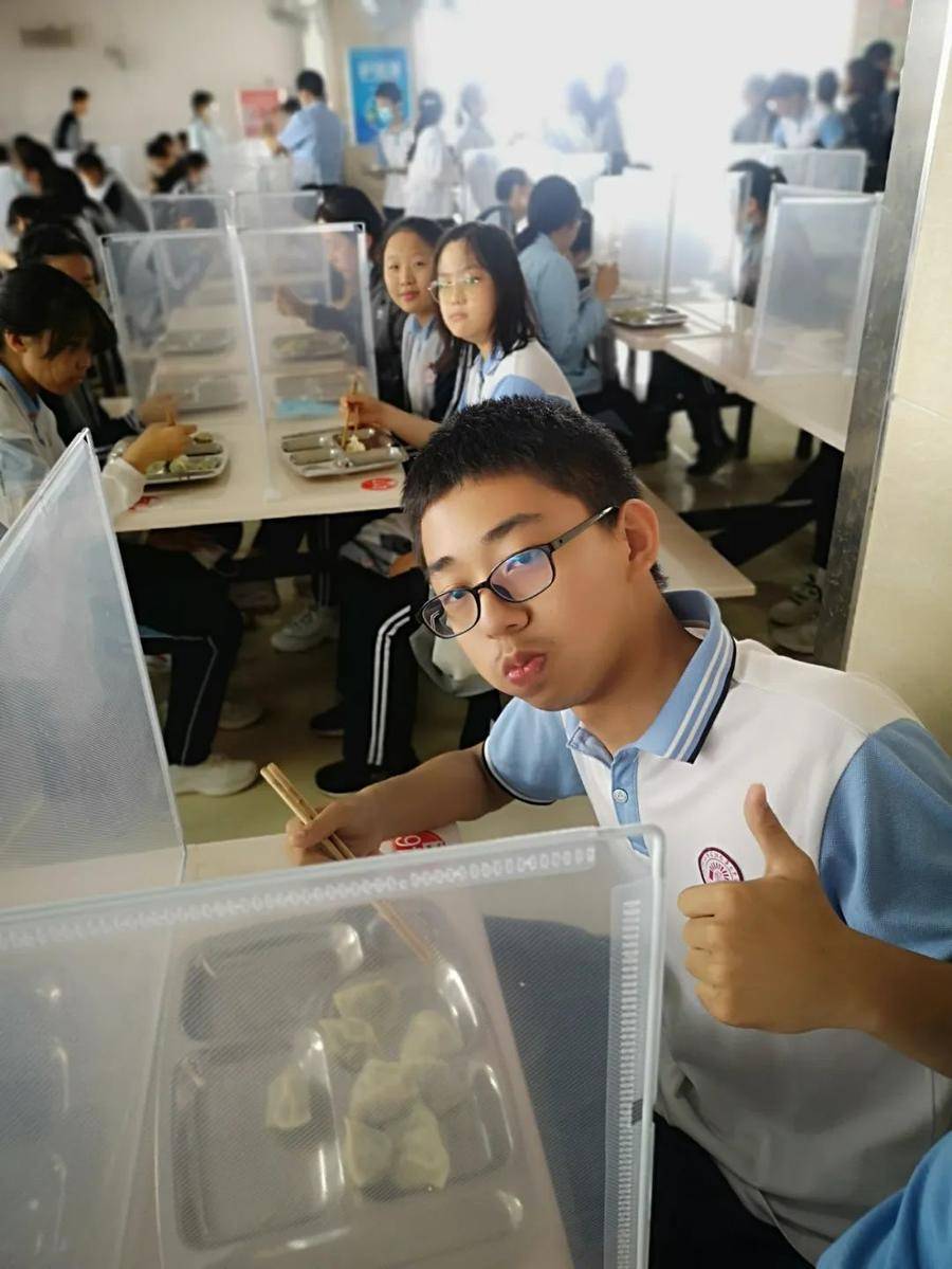 烟台二中为考生包饺子送祝福|中考|烟台市_新浪新闻