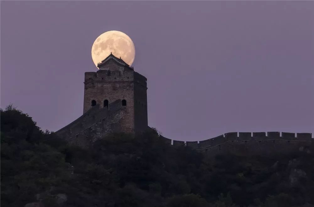 90后小伙蹲守长城7年，拍下50万张绝美照片，央视都忍不住盛赞：原来我们的长城这么美！休闲区蓝鸢梦想 - Www.slyday.coM