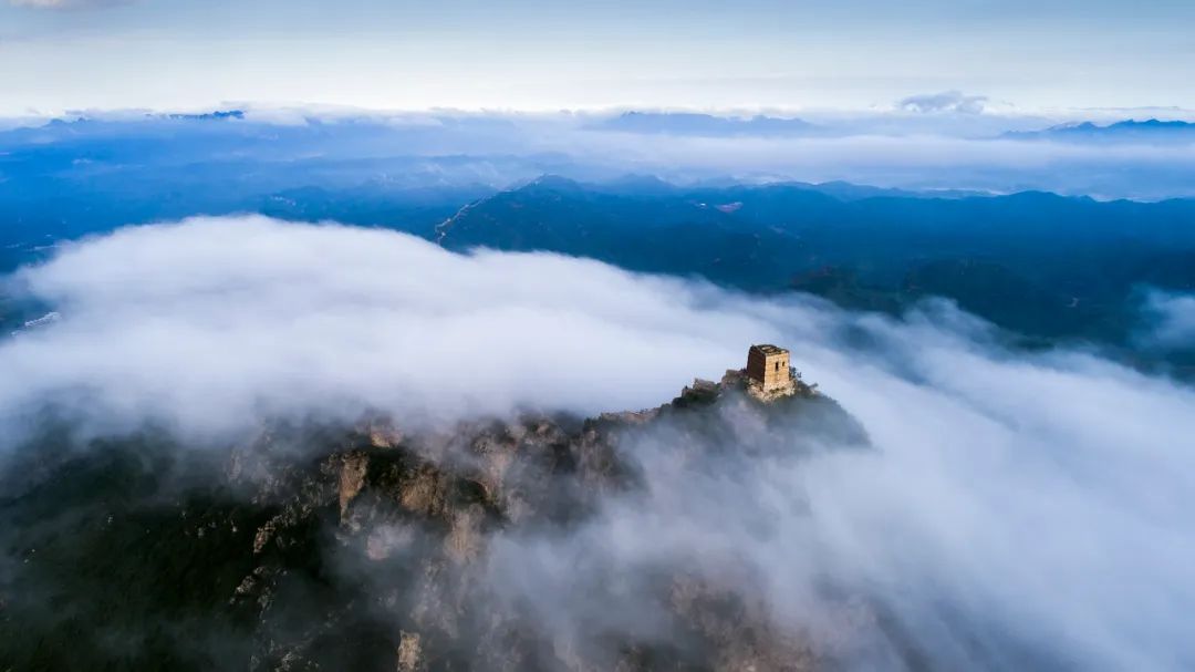 90后小伙蹲守长城7年，拍下50万张绝美照片，央视都忍不住盛赞：原来我们的长城这么美！休闲区蓝鸢梦想 - Www.slyday.coM