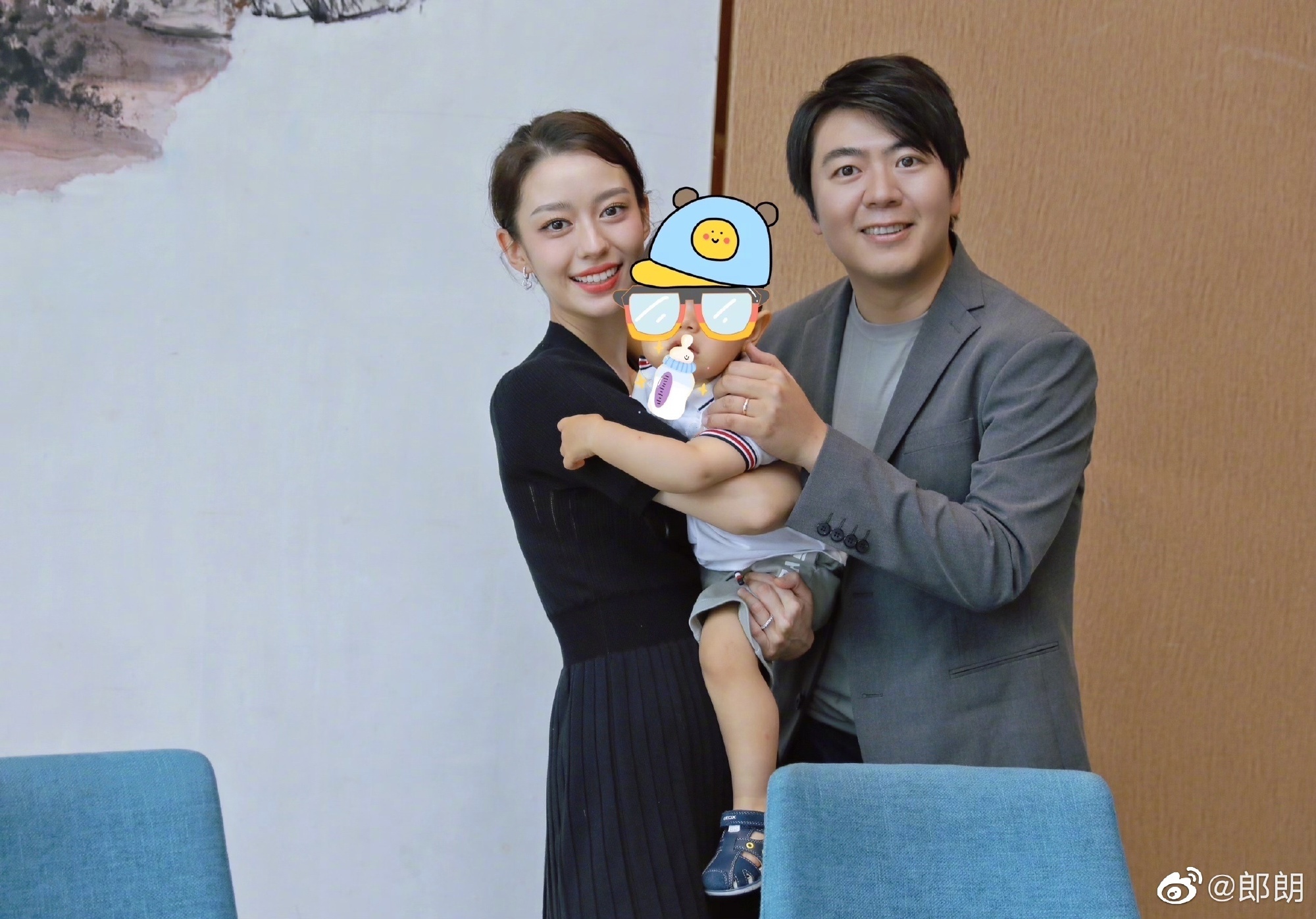 祝郎朗生日快乐 ,郎朗分享了与妻子吉娜和儿子的合照