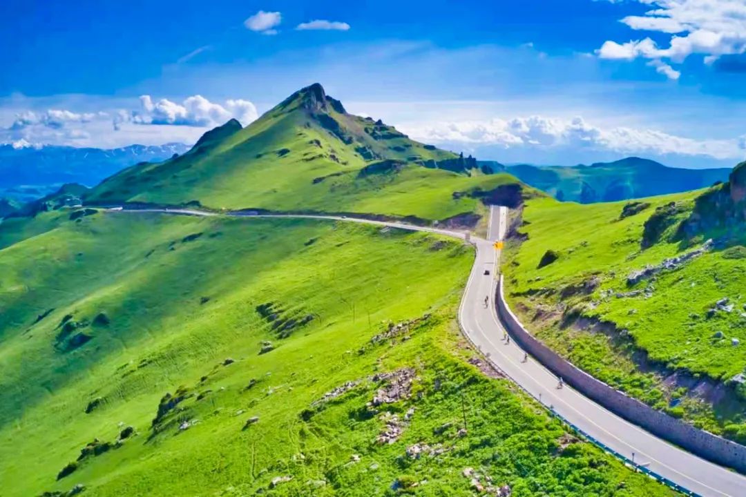 独库公路通车最美最险峻的英雄公路归来即顶流