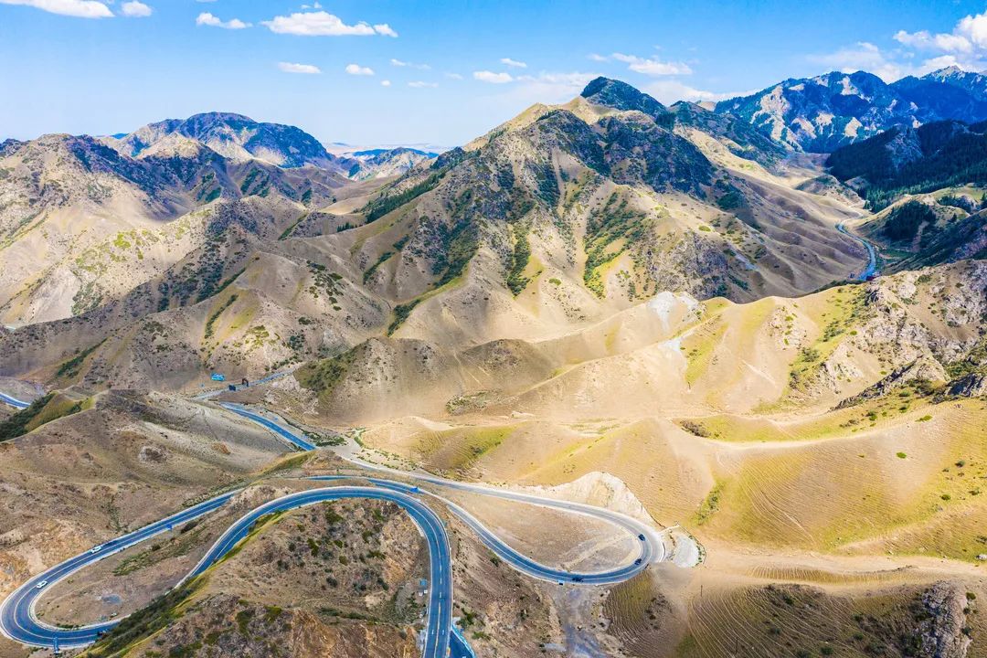 独库公路通车最美最险峻的英雄公路归来即顶流