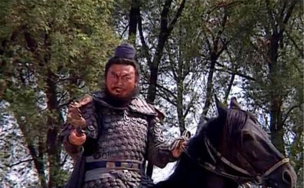 三国演义中关羽张飞与纪灵交手为何双方的战绩如此不同