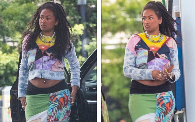 奥巴马21岁小女儿出街好耀眼!肚腩鼓鼓还穿露腰装,比姐姐要好看休闲区蓝鸢梦想 - Www.slyday.coM 奥巴马21岁小女儿出街好耀眼!肚腩鼓鼓还穿露腰装,比姐姐要好看休闲区蓝鸢梦想 - Www.slyday.coM