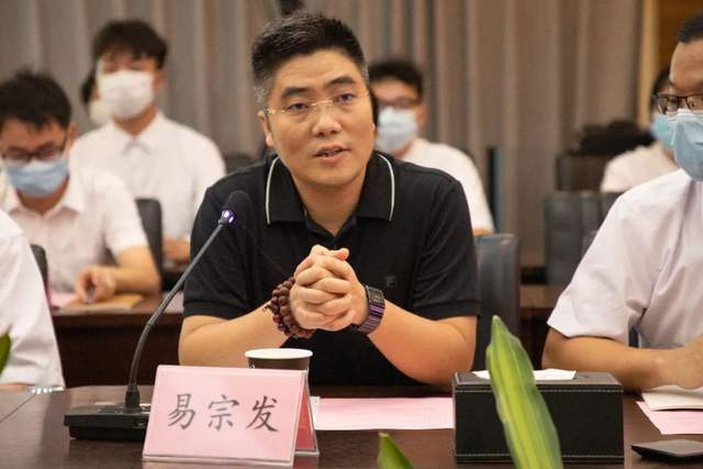 学校校长刘洁生在致辞中对厚瑞集团易宗发董事长一行莅临我校表示欢迎