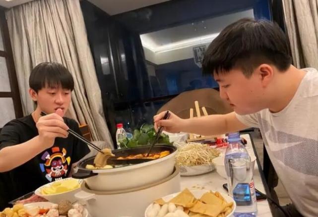 Uzi又被曝人品不好，小虎跟他断绝来往，狗史组合也彻底决裂休闲区蓝鸢梦想 - Www.slyday.coM