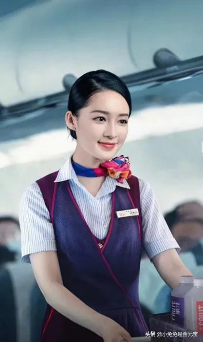中国机长中的女乘务员气质很出众