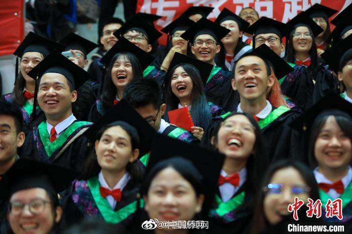 教育部：我国十年培养了700多万名博士硕士生休闲区蓝鸢梦想 - Www.slyday.coM