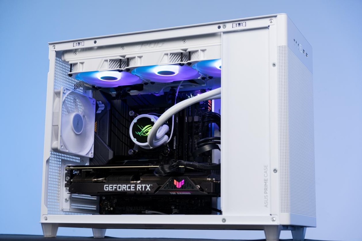 能装360一体水冷的迷你型机箱华硕冰立方机箱体验