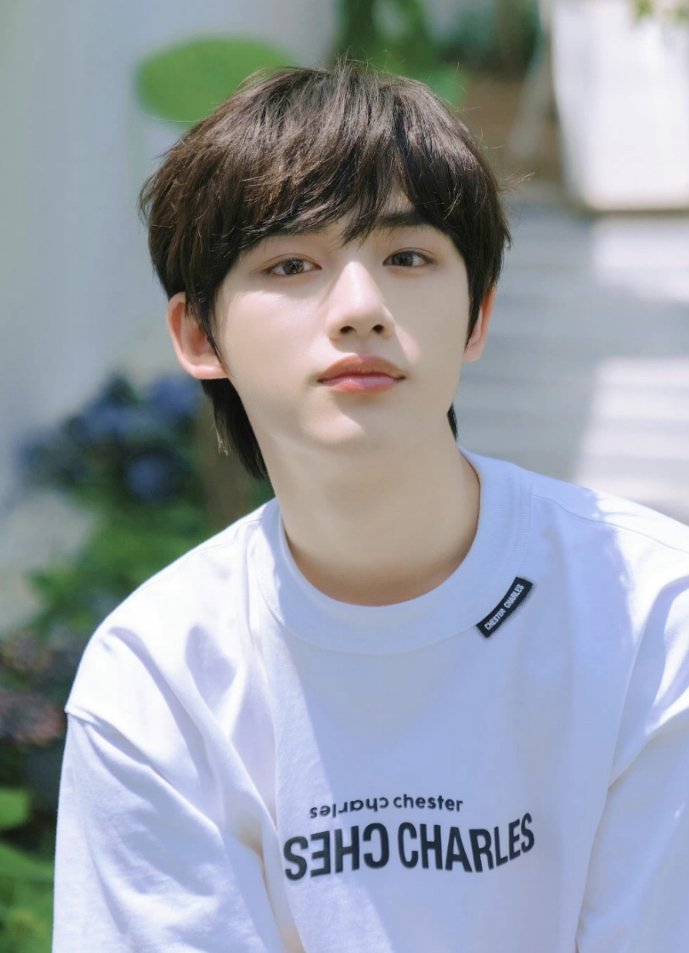 丁程鑫更新三宫格随拍 干净阳光少年……|丁程鑫|三宫|少年团_新浪