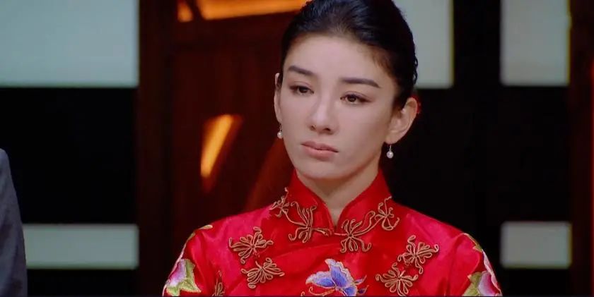 45岁的黄奕熄灭了嫁入豪门的心将自己过成了人间清醒