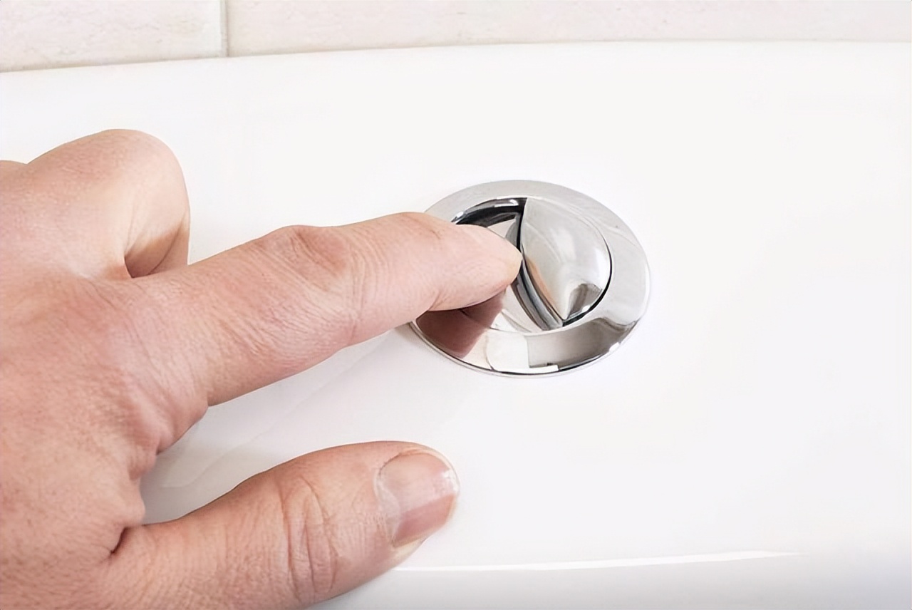 冲厕所时,到底要不要盖上盖子?没想到,这件小事存在那么大危害休闲区蓝鸢梦想 - Www.slyday.coM 冲厕所时,到底要不要盖上盖子?没想到,这件小事存在那么大危害休闲区蓝鸢梦想 - Www.slyday.coM