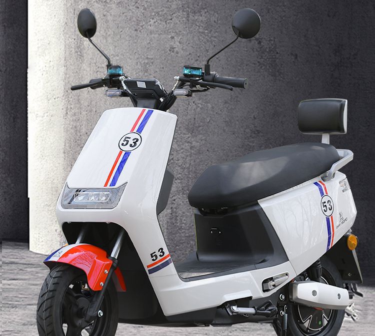 2款两轮电动车时速80码最高续航550里适合跑同城快递外卖