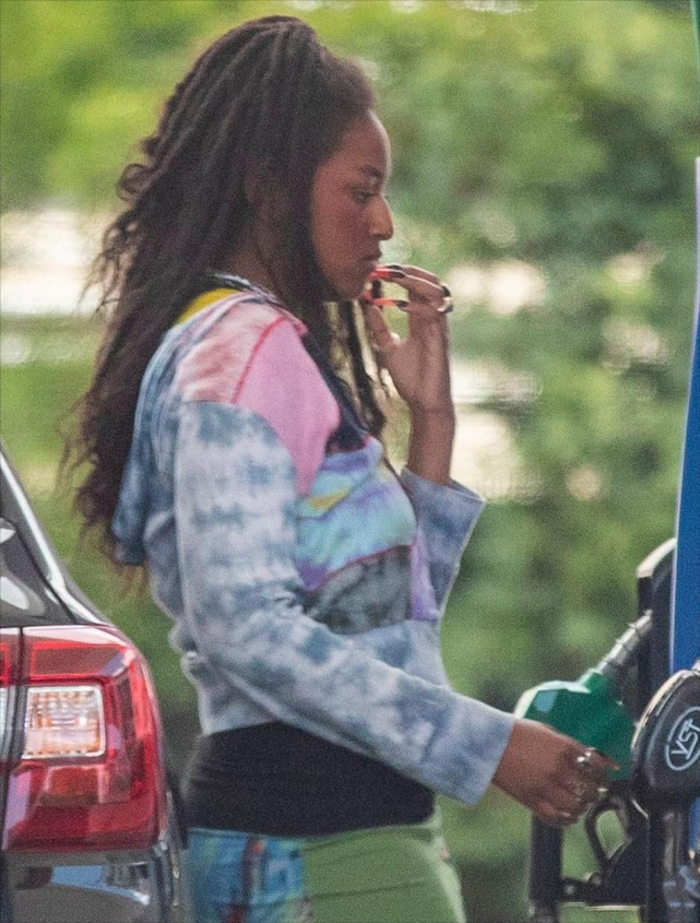 奥巴马21岁小女儿出街好耀眼!肚腩鼓鼓还穿露腰装,比姐姐要好看休闲区蓝鸢梦想 - Www.slyday.coM 奥巴马21岁小女儿出街好耀眼!肚腩鼓鼓还穿露腰装,比姐姐要好看休闲区蓝鸢梦想 - Www.slyday.coM