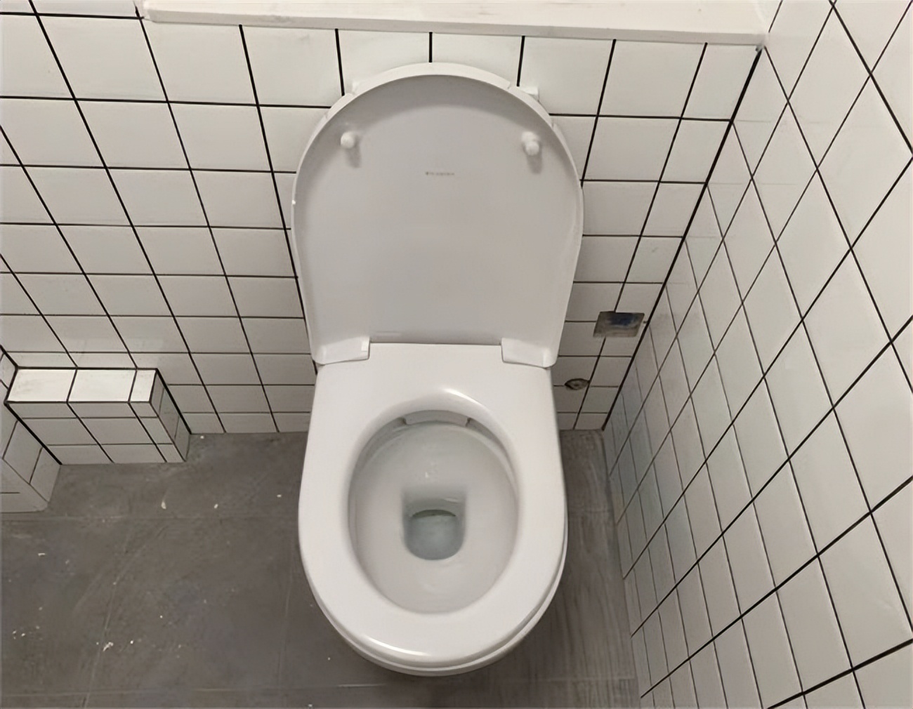 冲厕所时,到底要不要盖上盖子?没想到,这件小事存在那么大危害休闲区蓝鸢梦想 - Www.slyday.coM 冲厕所时,到底要不要盖上盖子?没想到,这件小事存在那么大危害休闲区蓝鸢梦想 - Www.slyday.coM