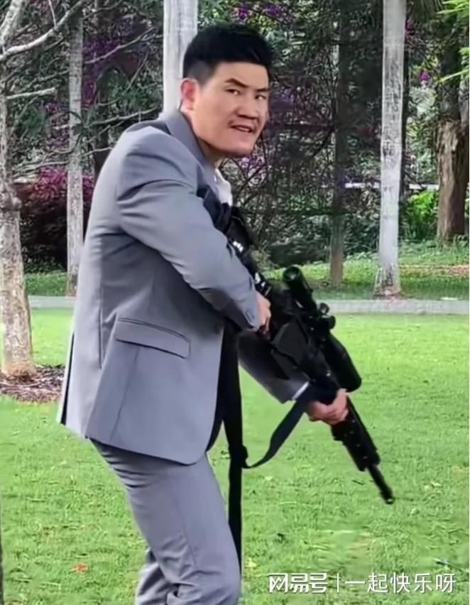 嘎子拿枪姿势被网友调侃:明明扮演的好人,却被认为是反派|我的世界|导师|作战服|票房|国产电影_新浪新闻