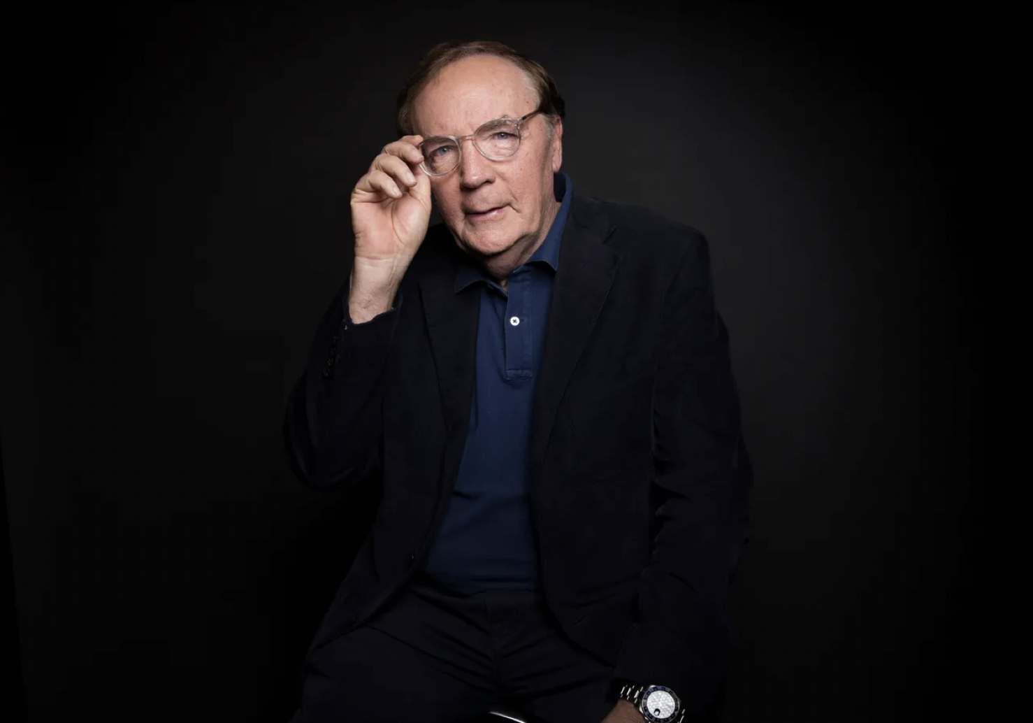 詹姆斯·帕特森称,白人男性作家面临"另一种形式的种族主义"|帕特森