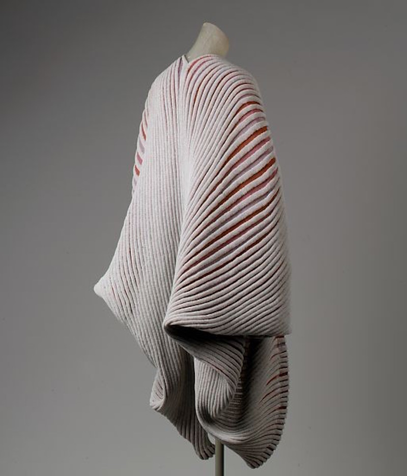 三宅一生设计的和服"海贝壳(seashell)",1985年