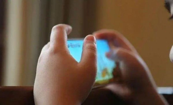 傻眼！上海11岁男孩上网课，偷偷花掉12万元？！家长心痛不已！休闲区蓝鸢梦想 - Www.slyday.coM