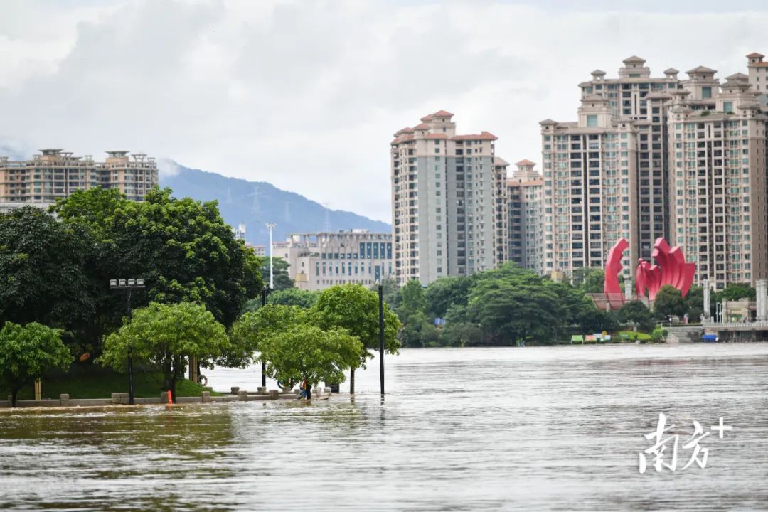 出行注意！广东进入大泼水模式！休闲区蓝鸢梦想 - Www.slyday.coM