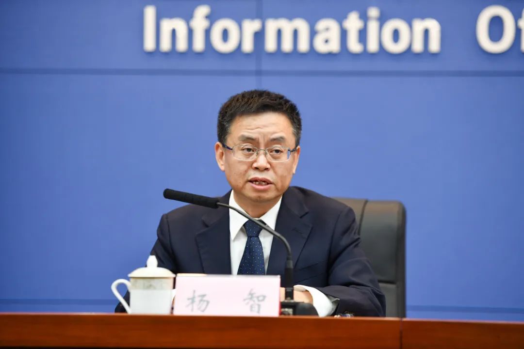 杨智介绍有关情况 邹乐 摄