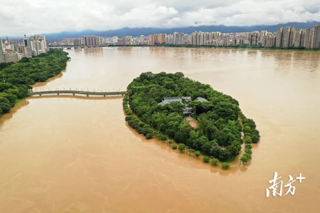 出行注意！广东进入大泼水模式！休闲区蓝鸢梦想 - Www.slyday.coM