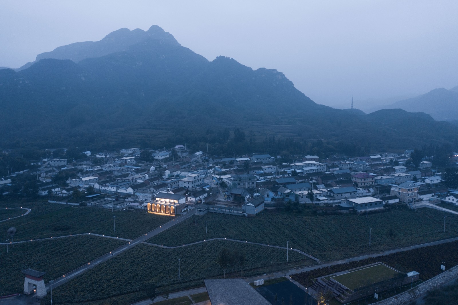 田岗乡村会客厅项目地址:河北省保定市易县田岗村项目类型:建筑设计