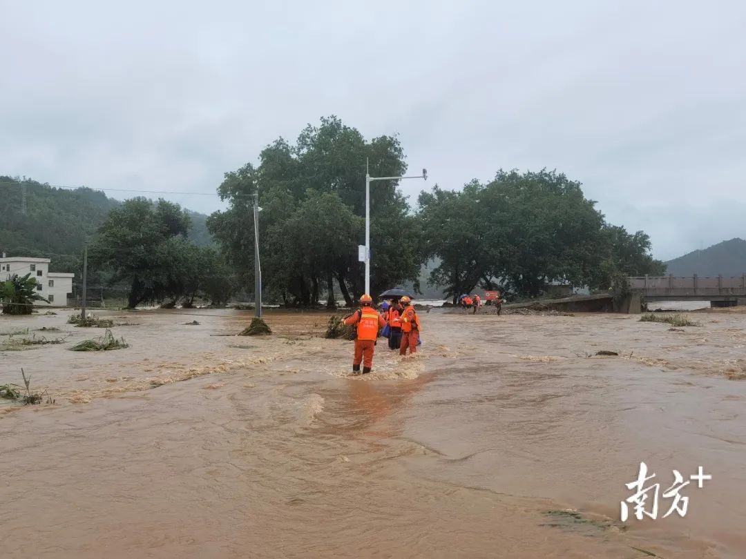 出行注意！广东进入大泼水模式！休闲区蓝鸢梦想 - Www.slyday.coM