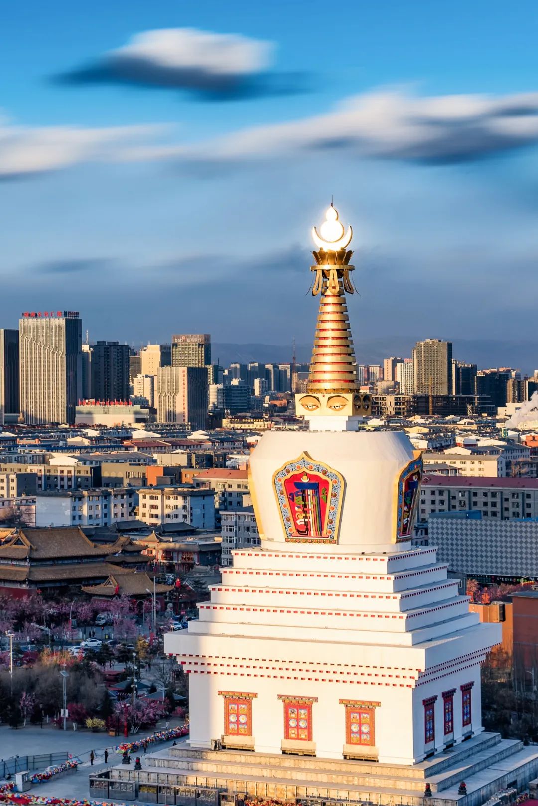 焙子夹烧麦配咸奶茶打一内蒙古城市