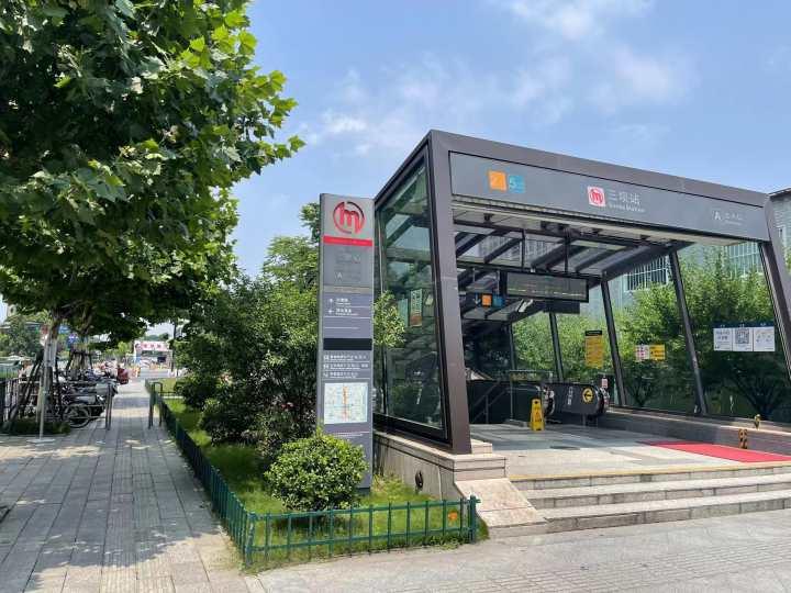 记者帮三坝地铁口单车乱停附近居民早晚高峰可能会有这样的情况