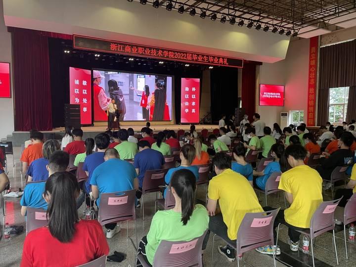 一所高职院校的就业观察——帮学生就业，老师们有多拼？3个月走访25家企业为学生找工作休闲区蓝鸢梦想 - Www.slyday.coM