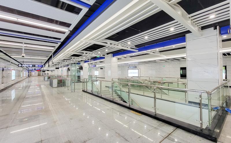 佛山地铁3号线首通段车站装修完成九成