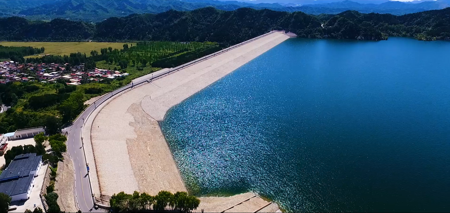 密云水库潮河主坝 市水务局供图凉水河的治理是北京河湖治污的缩影.