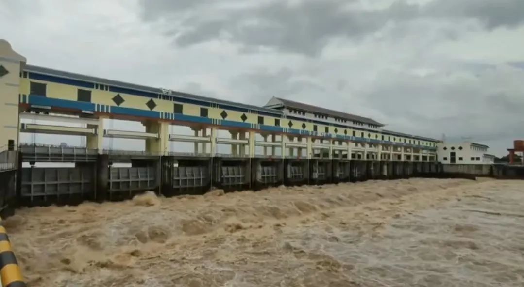 出行注意！广东进入大泼水模式！休闲区蓝鸢梦想 - Www.slyday.coM