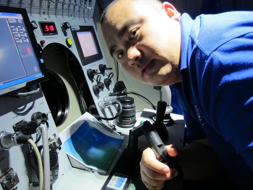 现在，全世界40多人去过深海一万米，其中27位是中国人休闲区蓝鸢梦想 - Www.slyday.coM