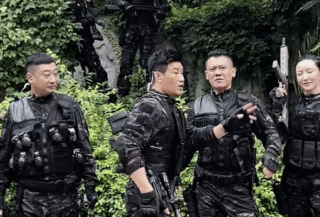 嘎子要花8亿拍战争片，自称一套单兵装备80万人民币？看完我绷不住了休闲区蓝鸢梦想 - Www.slyday.coM